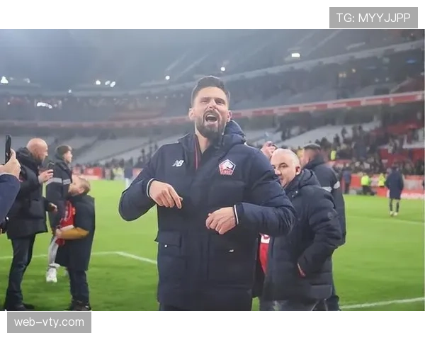 老将吉鲁加盟里尔 经验加持能否弥补戴维离队空缺