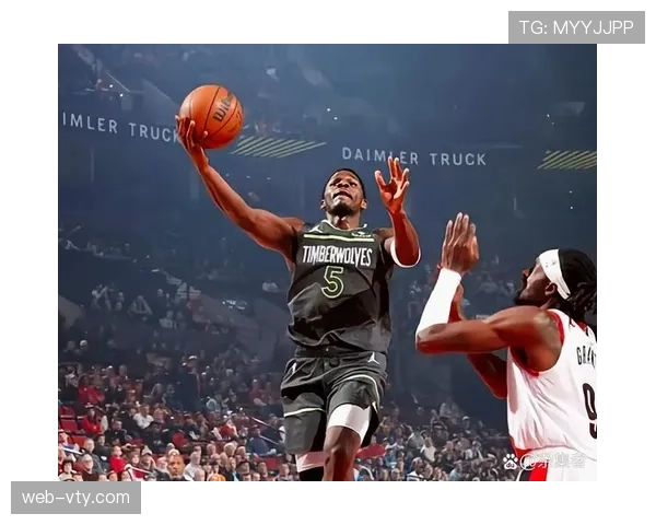 爱德华兹后撤步三分锁定胜局 森林狼送快船三连败 爱德华兹后撤步三分锁定胜局 森林狼送快船三连败